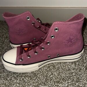 NWOT Converse women’s platform high top sneaker
